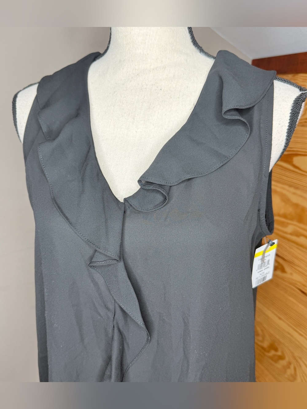 Vince Camuto Ruffle Neck Sleeveless Georgette Blouse Rich Black Small S NWT - Picture 4 of 9
